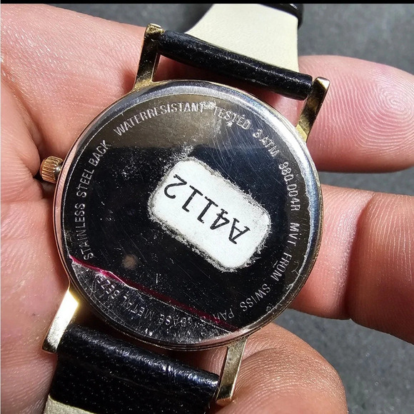 Farrar Jewelers Ladies Fashion Quartz Watch Working Black Gold Roman Numeral - Picture 9 of 10